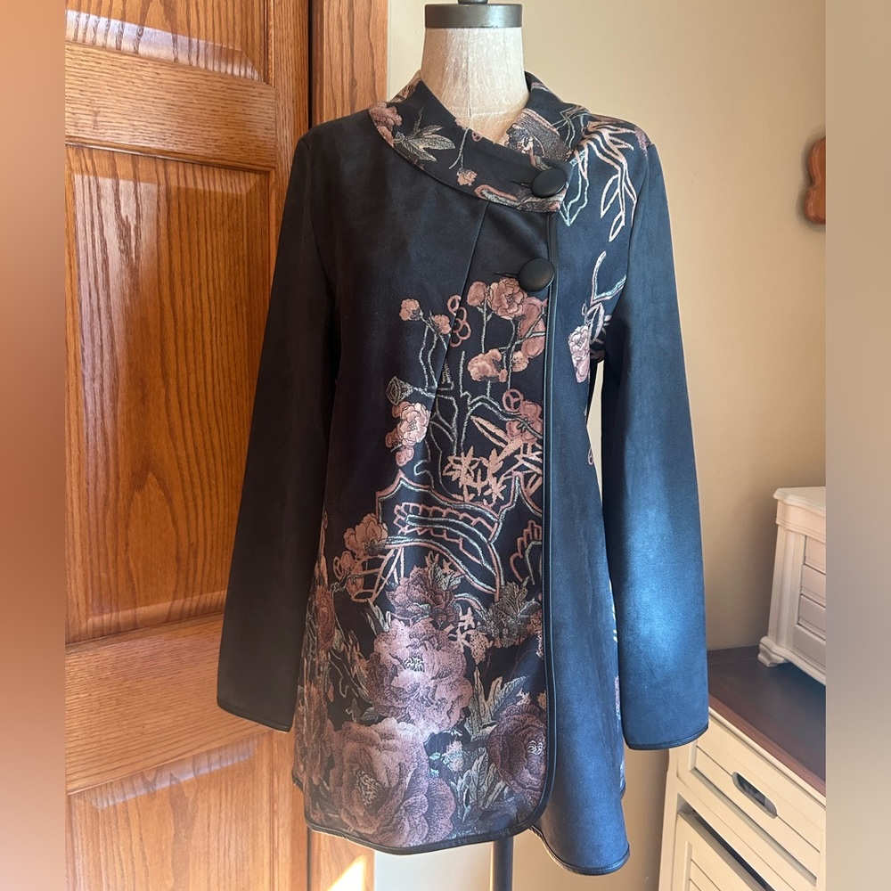 Northstyle elegant tunic style jacket.